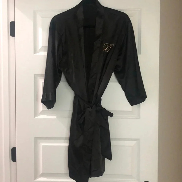 Black initial B bathrobe - Picture 1 of 5